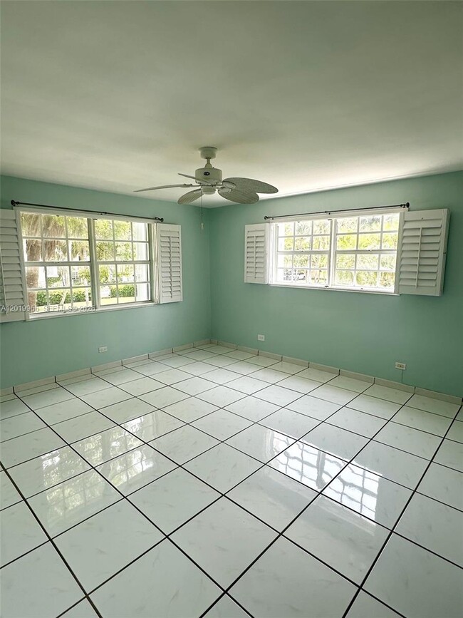 Building Photo - 300 Galen Dr