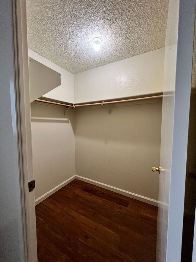 Building Photo - 1160/1162 Lisa Court