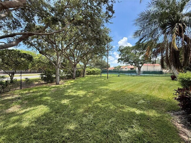 Building Photo - 1237 SW 46th Ave