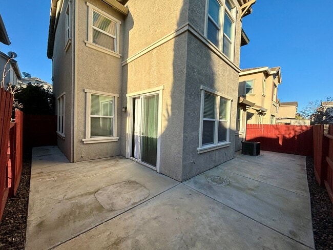 Building Photo - Beautiful Natomas 3/2.5 Home (Please Read Entire Marketing Ad for Viewings)