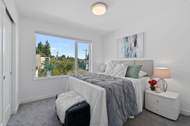 Building Photo - Modern 2bd/2ba Townhome with Rooftop & Par...