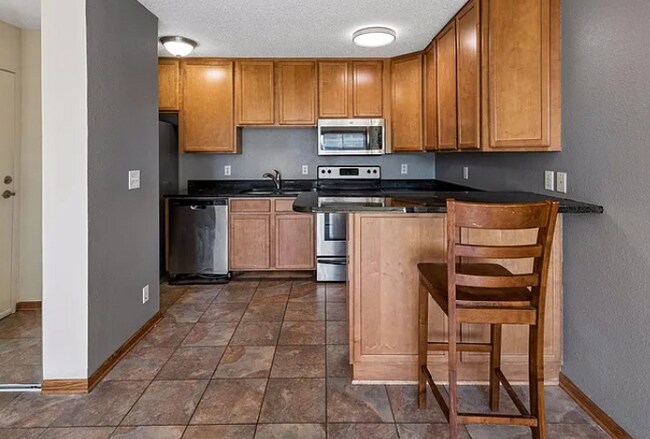 Building Photo - Awesome 2-Bed Condo Retreat in the Heart of Minneapolis  with Skyline views of Downtown