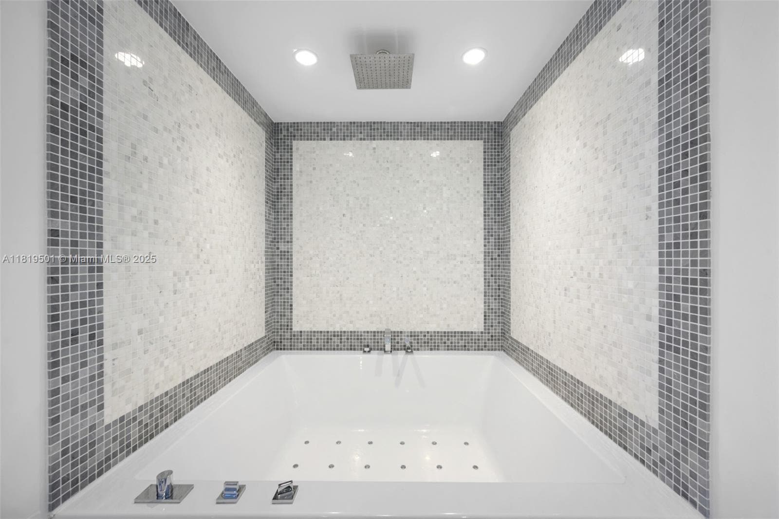 Building Photo - 200 Biscayne Boulevard Way
