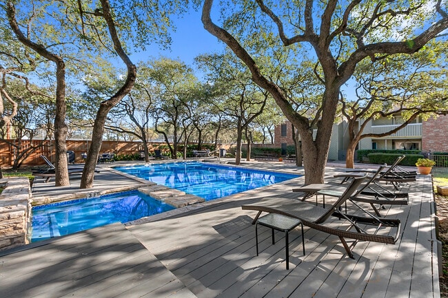 Building Photo - z-041326-Woodstone