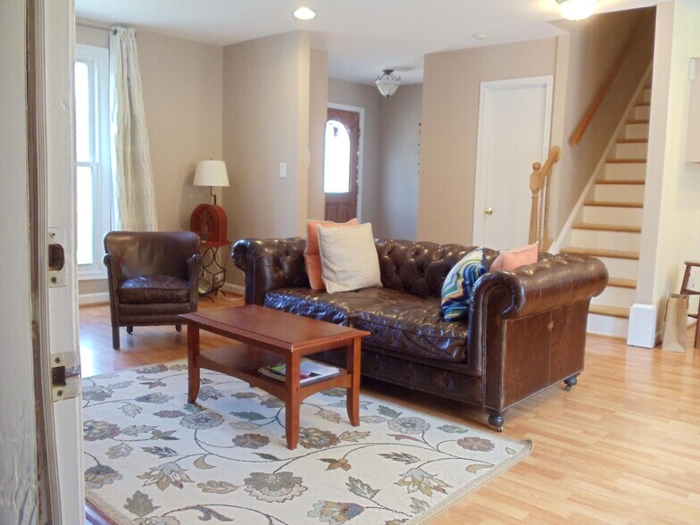 Family living room - 1815 CRANBERRY LN