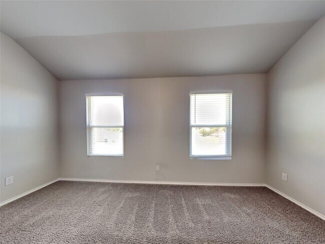 Building Photo - 333 Foxtrot Ter