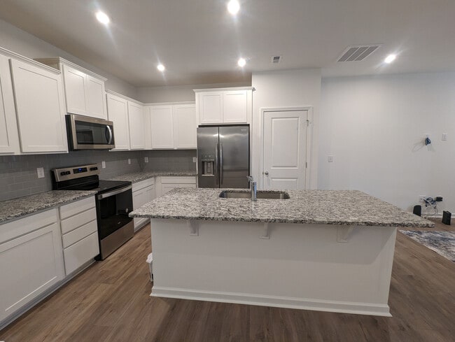 Building Photo - Room in Townhome on Leading St