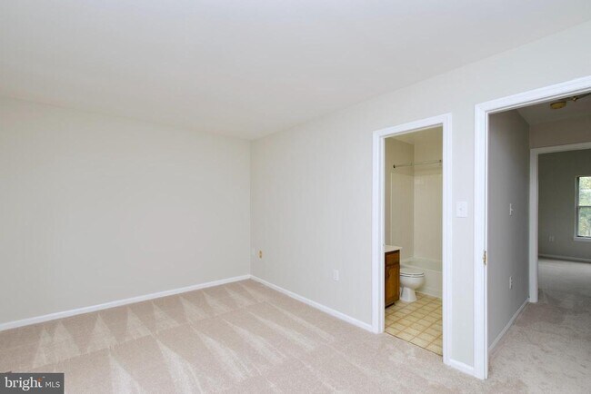 Building Photo - 6643 Medinah Ln