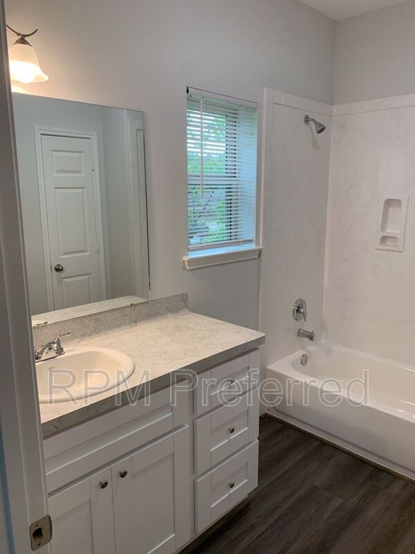 Building Photo - 9026 Everglade Dr