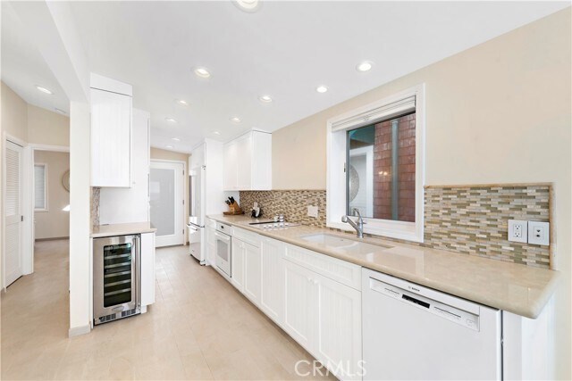 Building Photo - 1051 Gaviota Dr