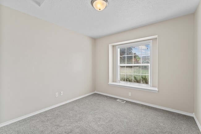Building Photo - 6216 S Lone Tree Ave