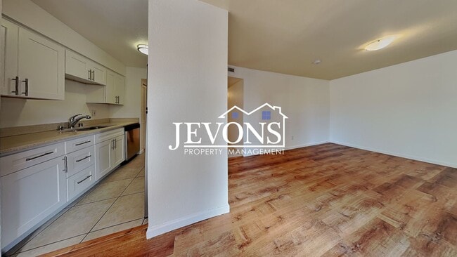 Building Photo - 2-bedroom home with water, sewer, and garb...