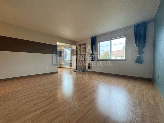 Building Photo - Charming 2 Bedroom Home with Large Yard & Garage!