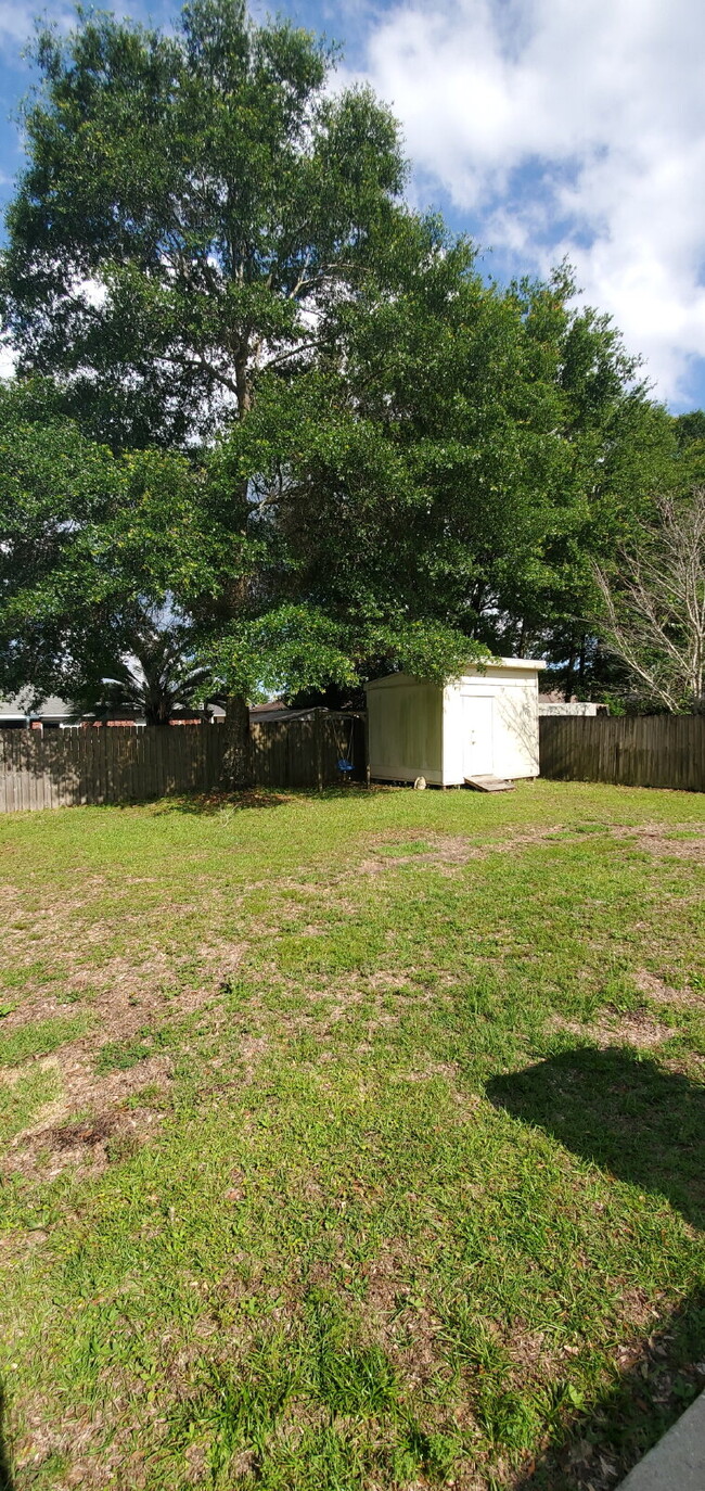 Building Photo - "Spacious 4-Bed Family Home in Milton with...