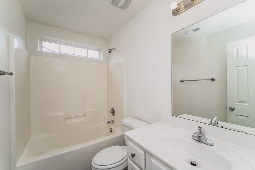 Building Photo - 5113 Autumn Oak Dr