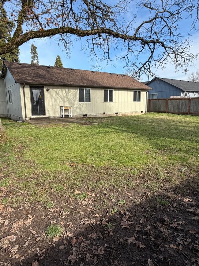 Building Photo - **MOVE IN SPECIAL**  Must See Updated 3 Bedroom with Large Yard!