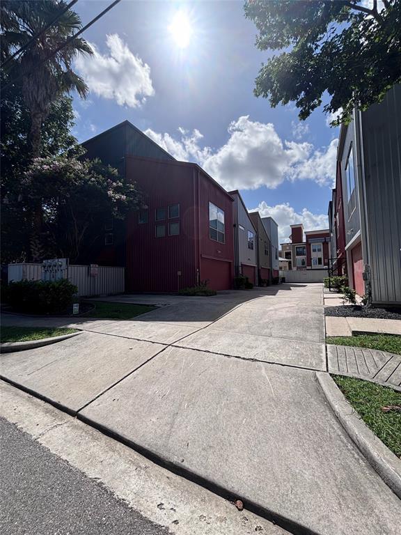 Building Photo - 5 N Ennis St