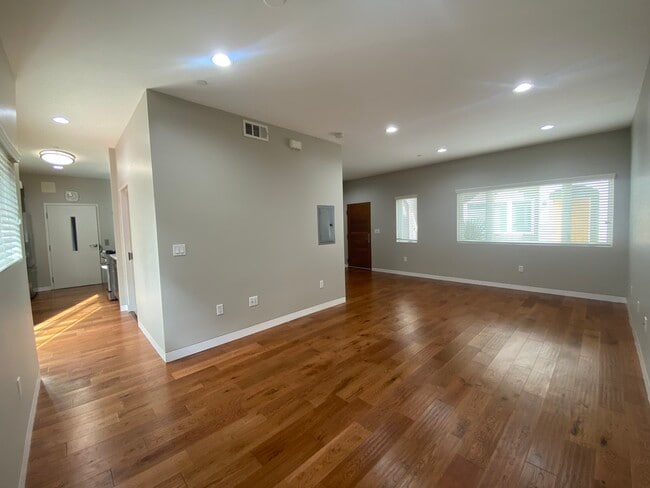 Building Photo - 2149 Carlmont Dr