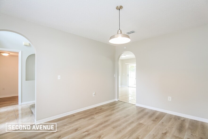 Building Photo - 12042 Villa Rd