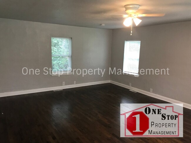 Building Photo - Adorable  Remodeled 3 Bedroom 2 Bathroom C...