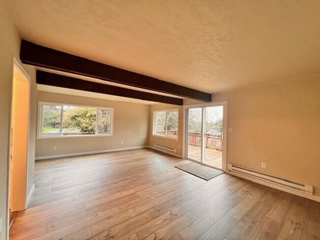 Building Photo - 2167