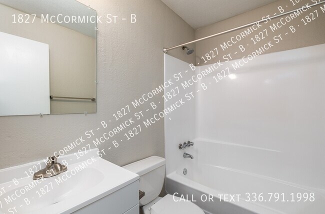 Building Photo - 1827 McCormick St