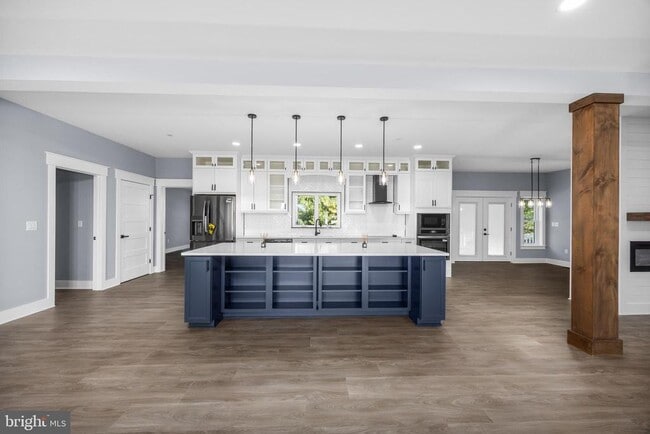 Building Photo - 5692 King Stuart Dr