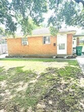 Building Photo - 945 & 949 Helios Ave