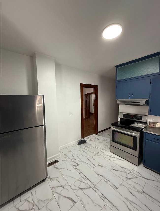 Building Photo - 836 St Nicholas Ave