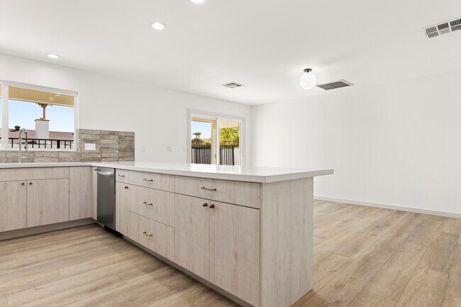 Building Photo - 6021 E Acoma Dr