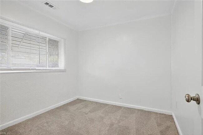 Building Photo - 1128 43rd St