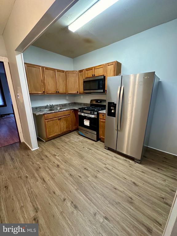 Building Photo - 2046 Conlyn St