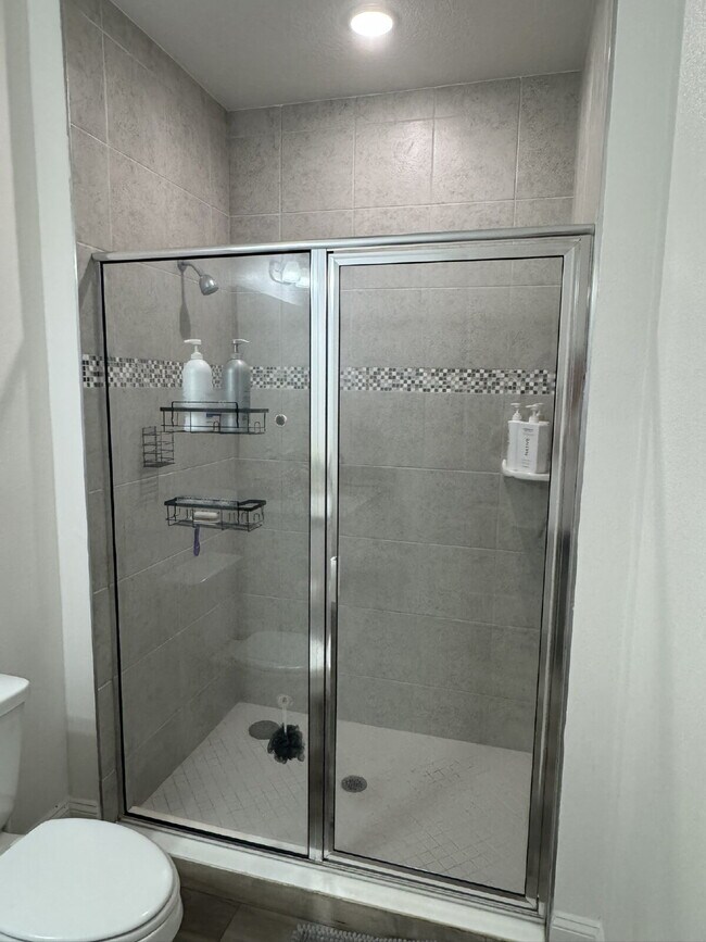 Building Photo - For Rent - Spring Move in Special ... 2nd Month's Rent FREE! (if sign a lease before the end of M...