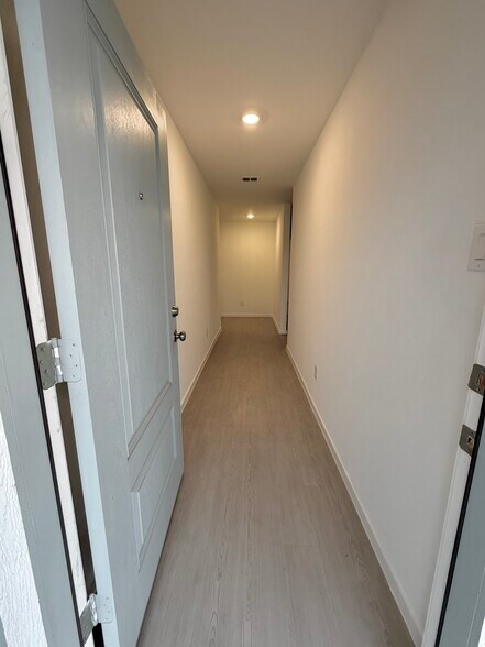 Building Photo - 3703 Oleander Pl