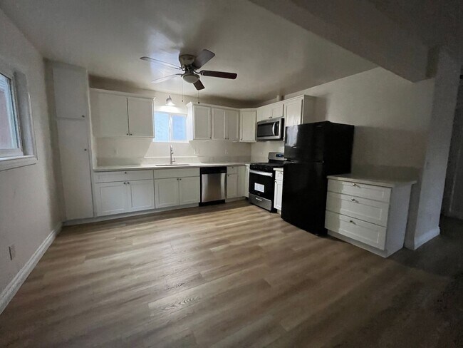 Building Photo - 3205-3207 42nd St.