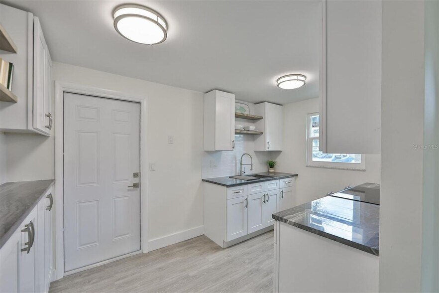 Building Photo - 2028 N Betty Ln