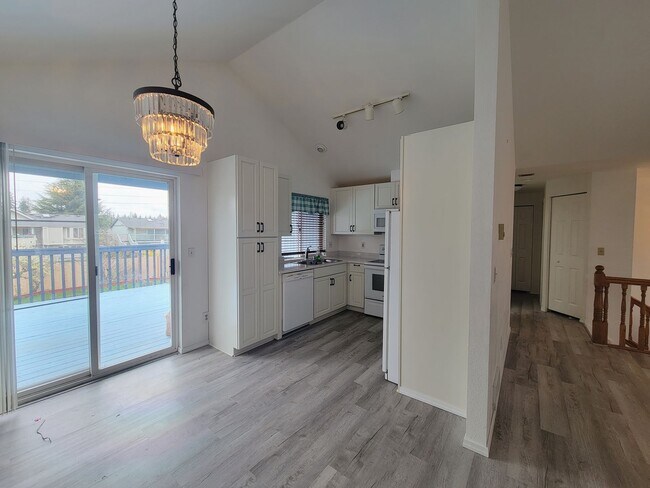 Building Photo - 899 S 86th St