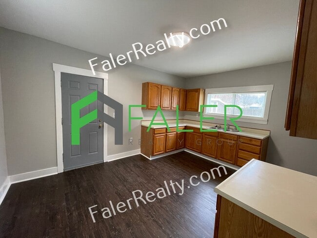 Building Photo - Beautiful South Park Home