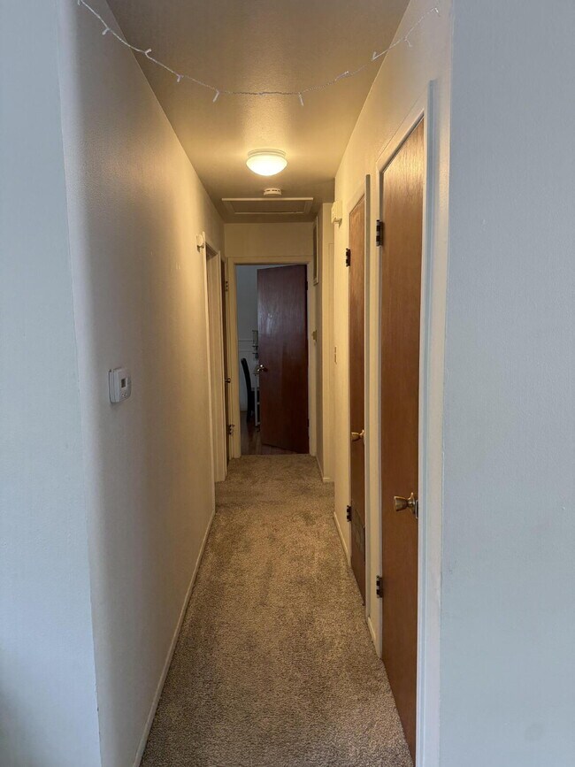 Building Photo - Home Available August 7th!