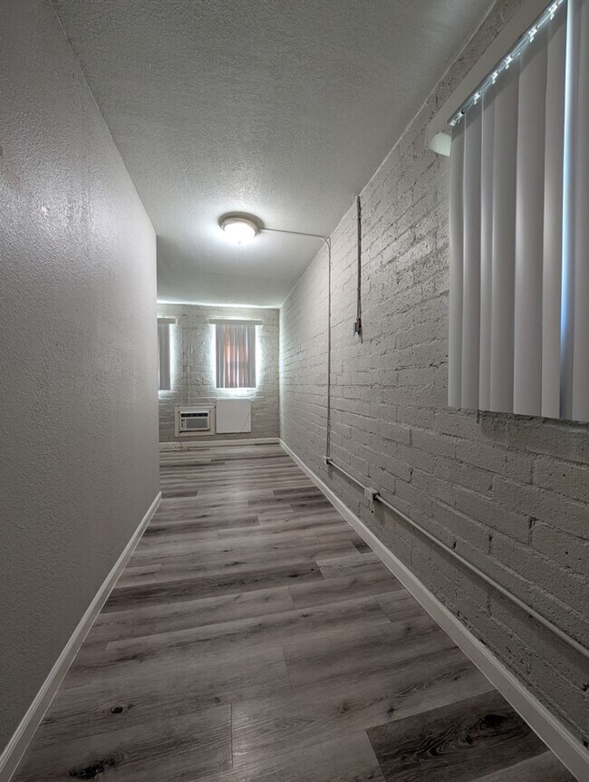 Building Photo - 2 BEDROOM APARTMENT IN DOWNTOWN LAS VEGAS