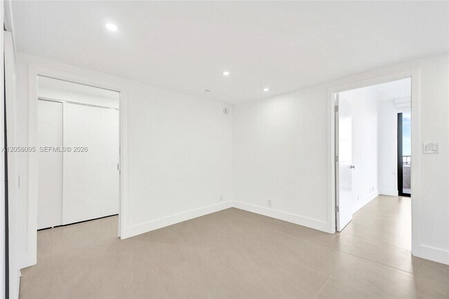 Building Photo - 251 Crandon Blvd