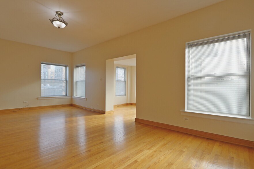 Building Photo - 918 W Buena Ave