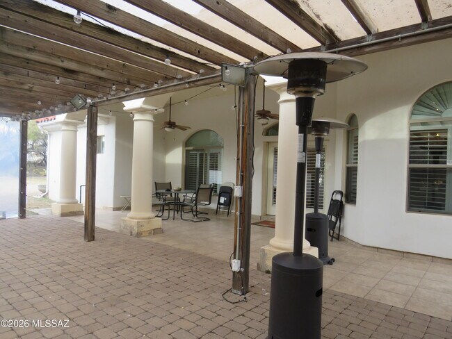 Building Photo - 1806 W Sunset Dr