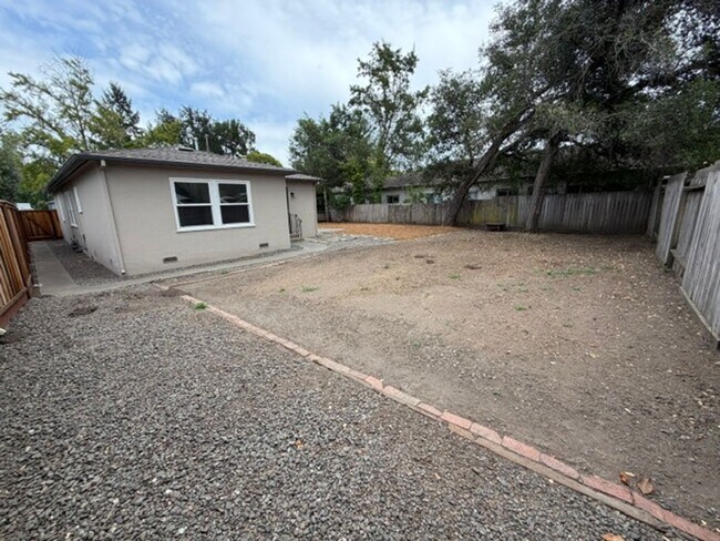 Building Photo - Charming JC Neighborhood Rental with Brand-New Kitchen & Hardwood Floors