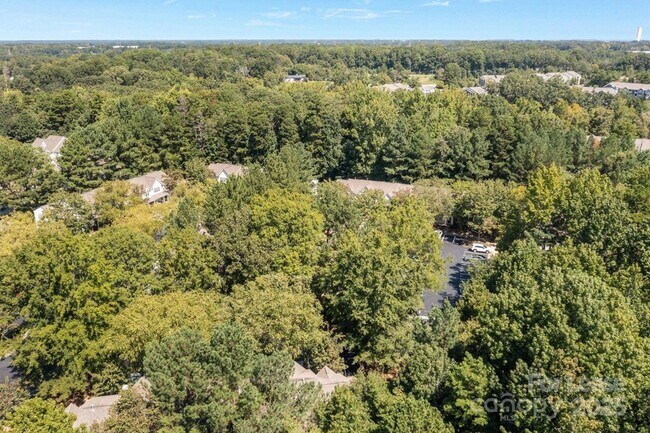 Building Photo - 10660 Holly Ridge Blvd