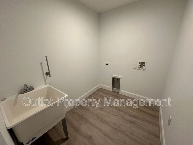 Building Photo - 790 W Gaucho Cir