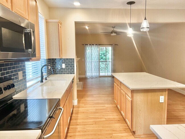 Building Photo - Must See! Beautiful 3bd/ + Bonus Rm/2.5 bath/ Primary Bed on Main/ /Heat Pump/Updated Features