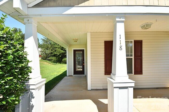 Building Photo - 118 Peterborough Dr