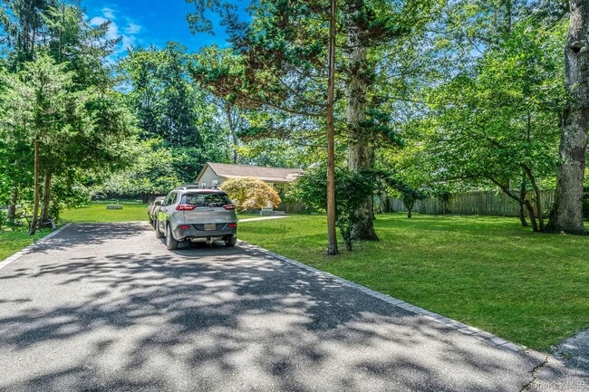 Building Photo - 10 Community Rd