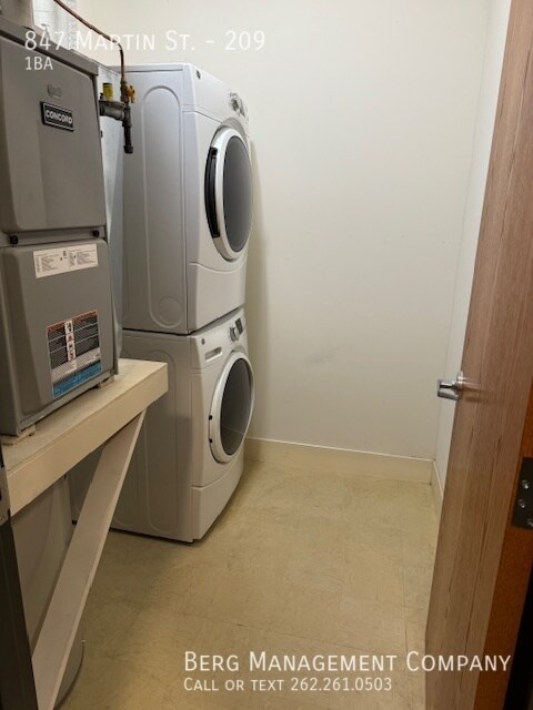 Building Photo - 847 Martin St